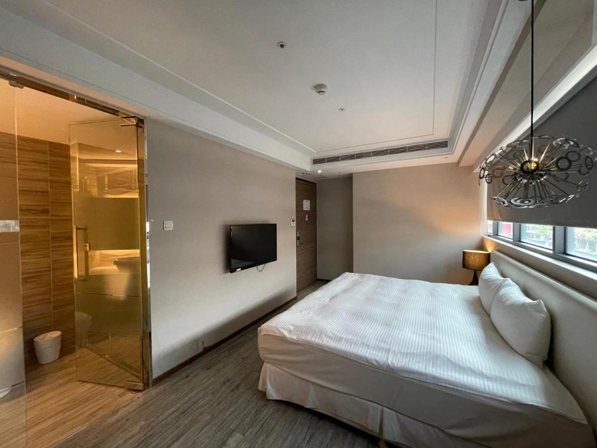 Royal Fine Hotel Kaohsiung Bagian luar foto