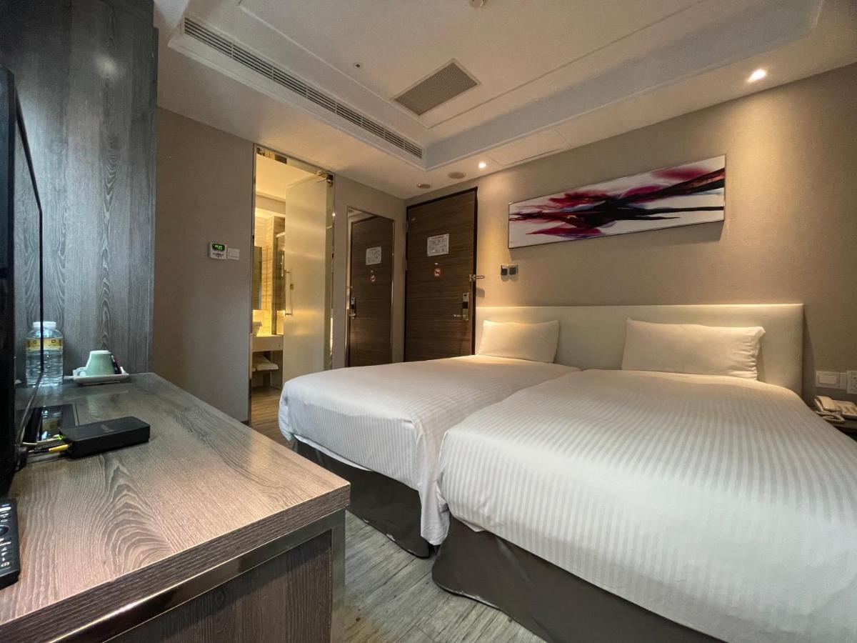 Royal Fine Hotel Kaohsiung Bagian luar foto