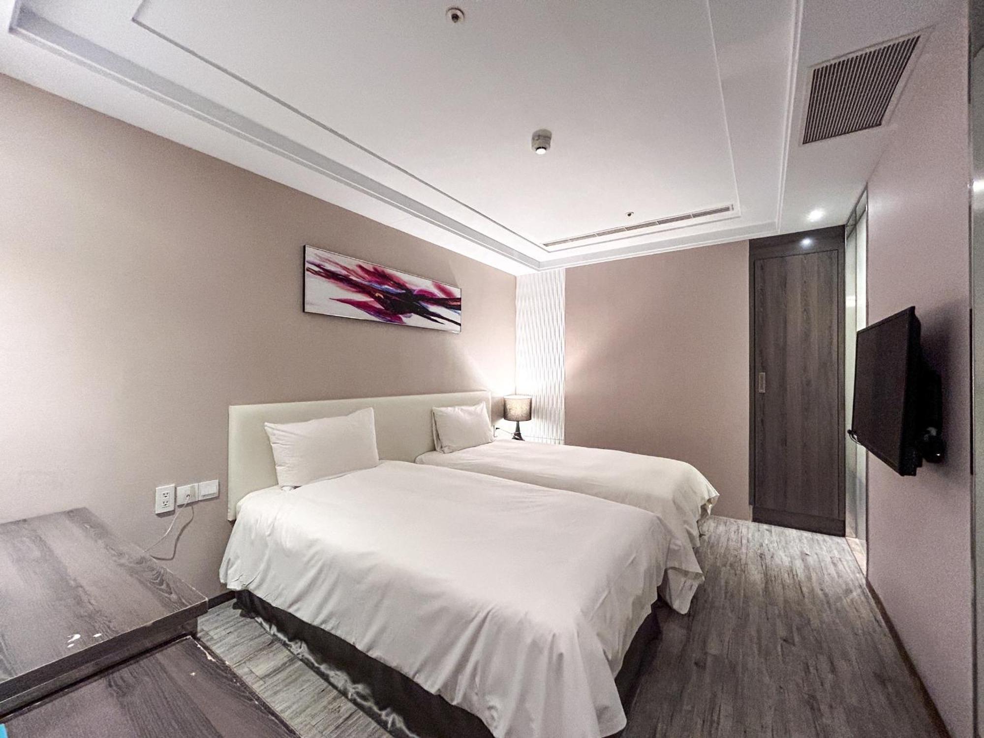 Royal Fine Hotel Kaohsiung Bagian luar foto