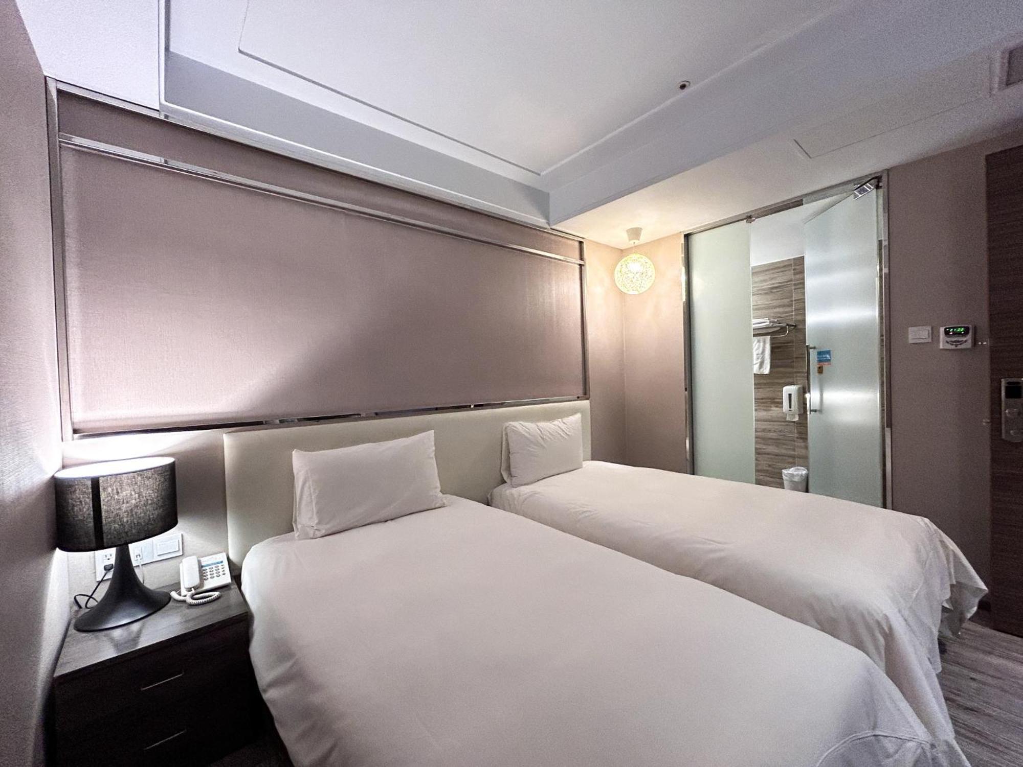 Royal Fine Hotel Kaohsiung Bagian luar foto