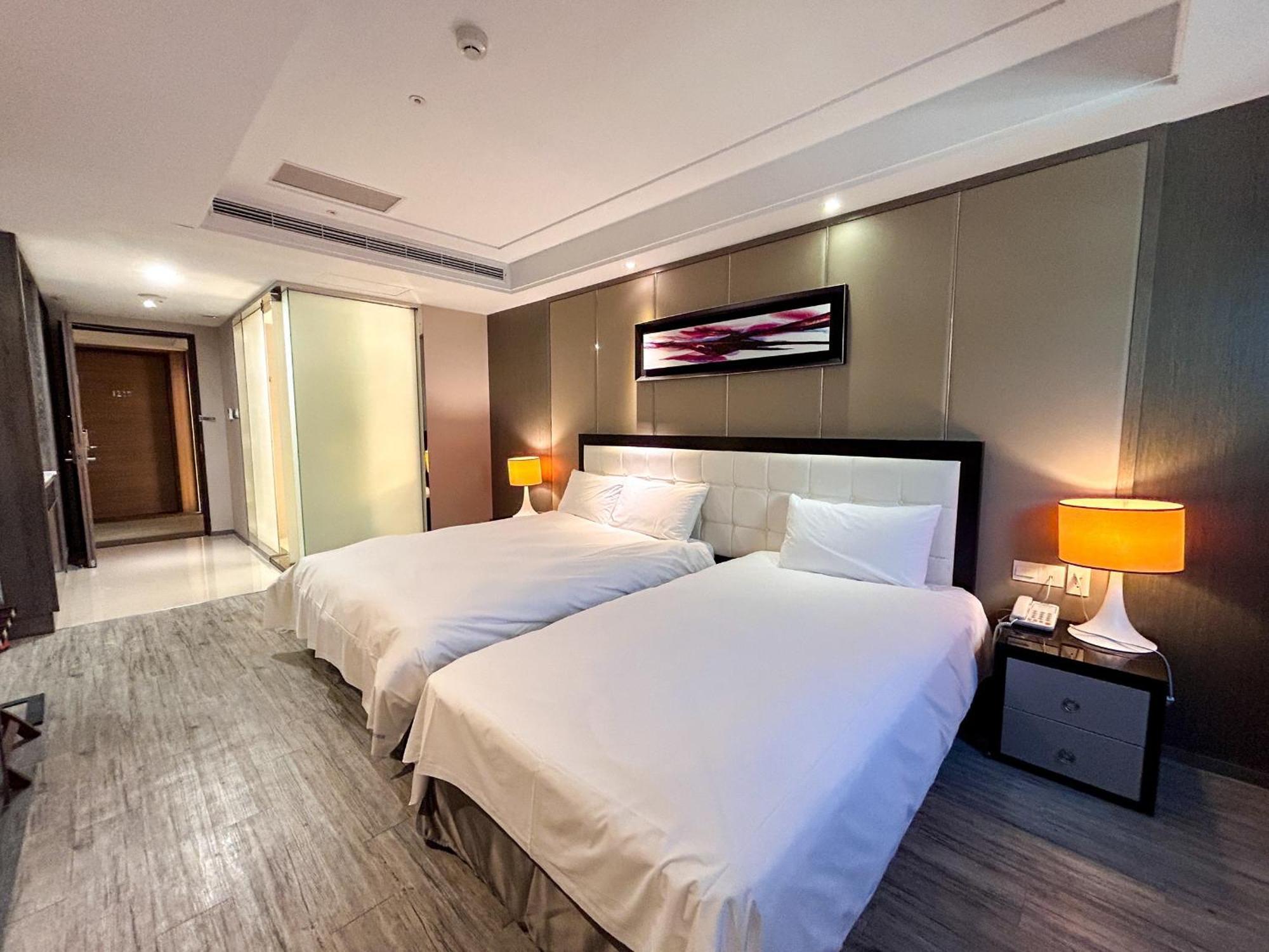 Royal Fine Hotel Kaohsiung Bagian luar foto