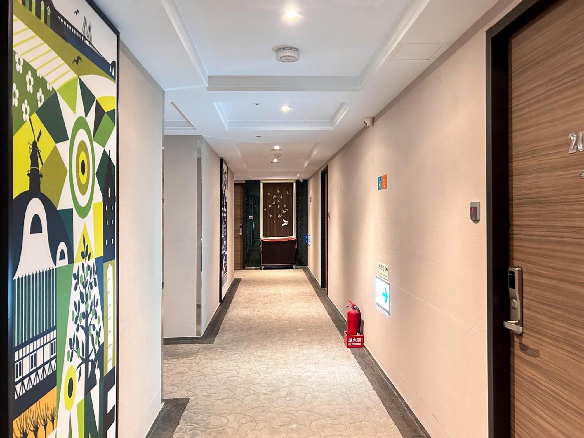 Royal Fine Hotel Kaohsiung Bagian luar foto