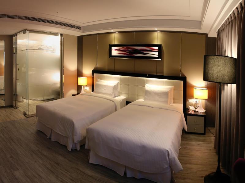 Royal Fine Hotel Kaohsiung Bagian luar foto