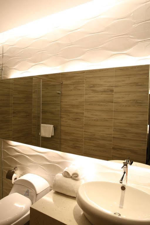 Royal Fine Hotel Kaohsiung Bagian luar foto