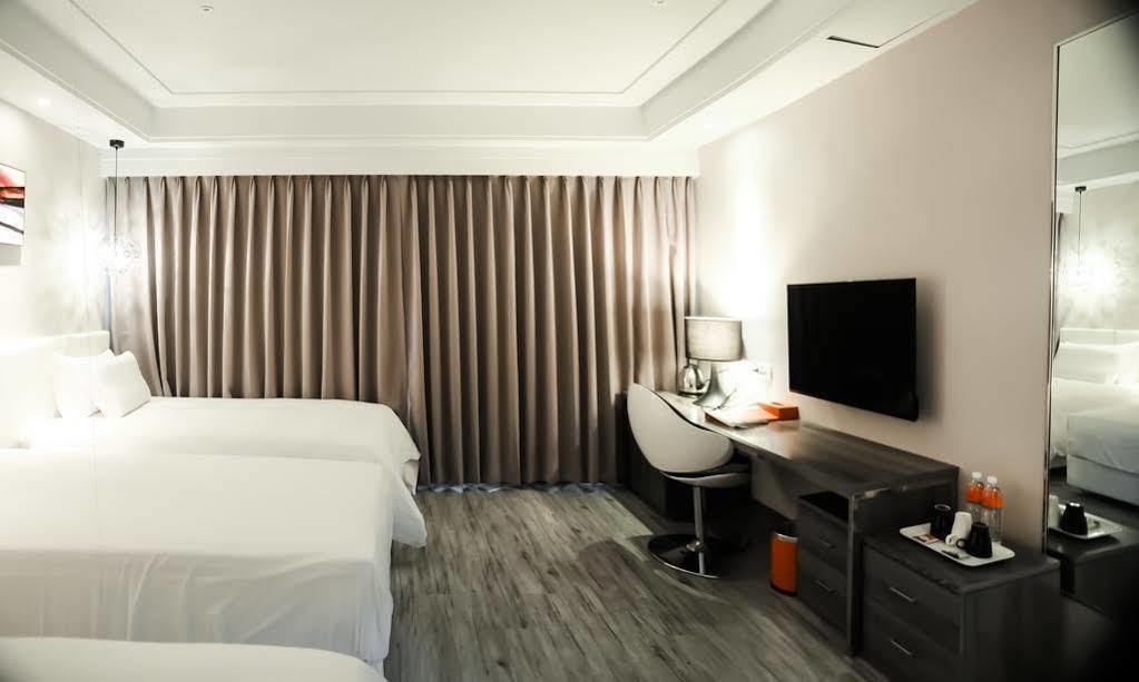 Royal Fine Hotel Kaohsiung Bagian luar foto