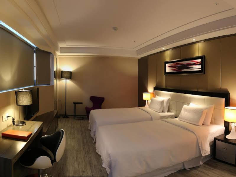 Royal Fine Hotel Kaohsiung Bagian luar foto